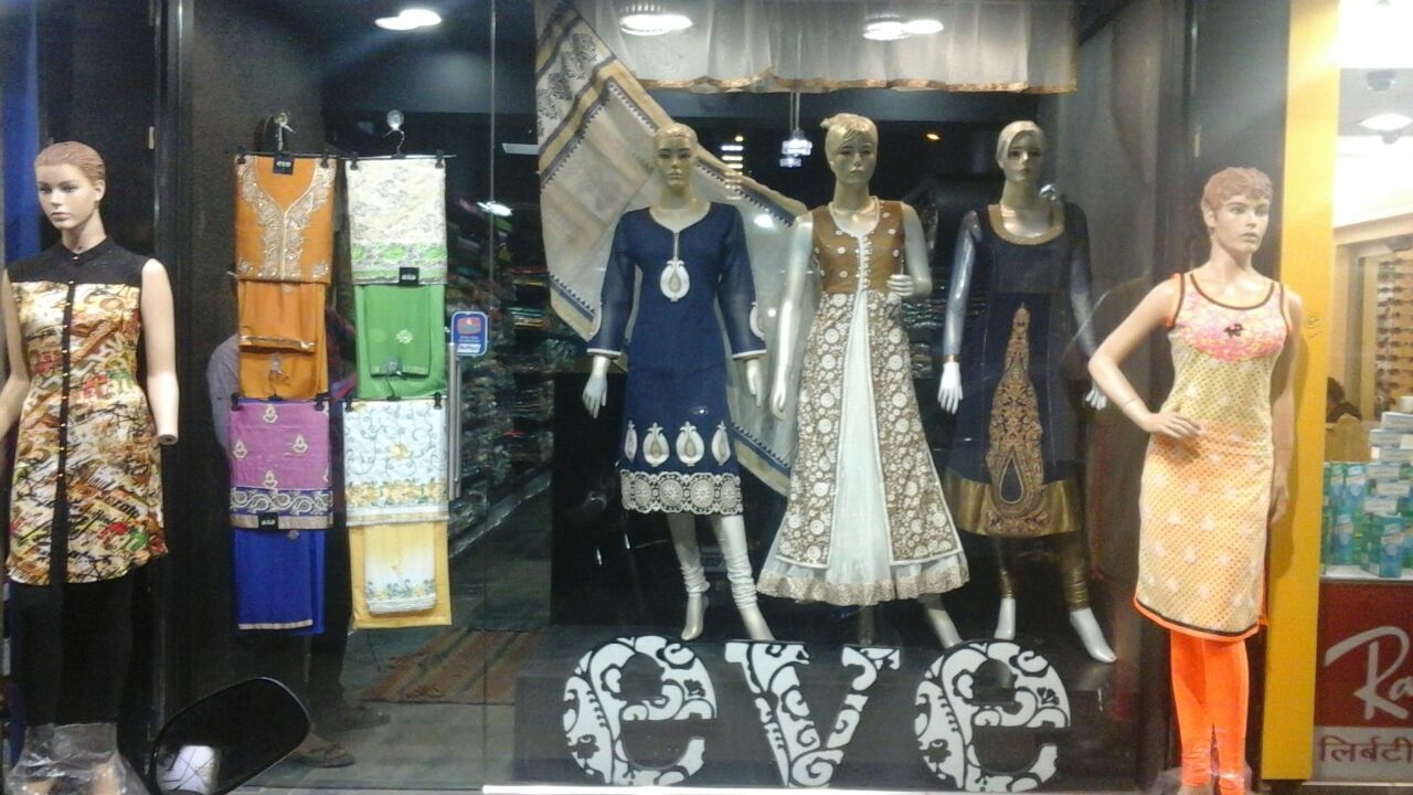 Discounts in naupada, Thane on Women's Ethnic Wear at Clothing Shop