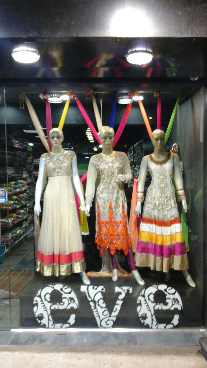 Discounts in naupada, Thane on Women's Ethnic Wear at Clothing Shop