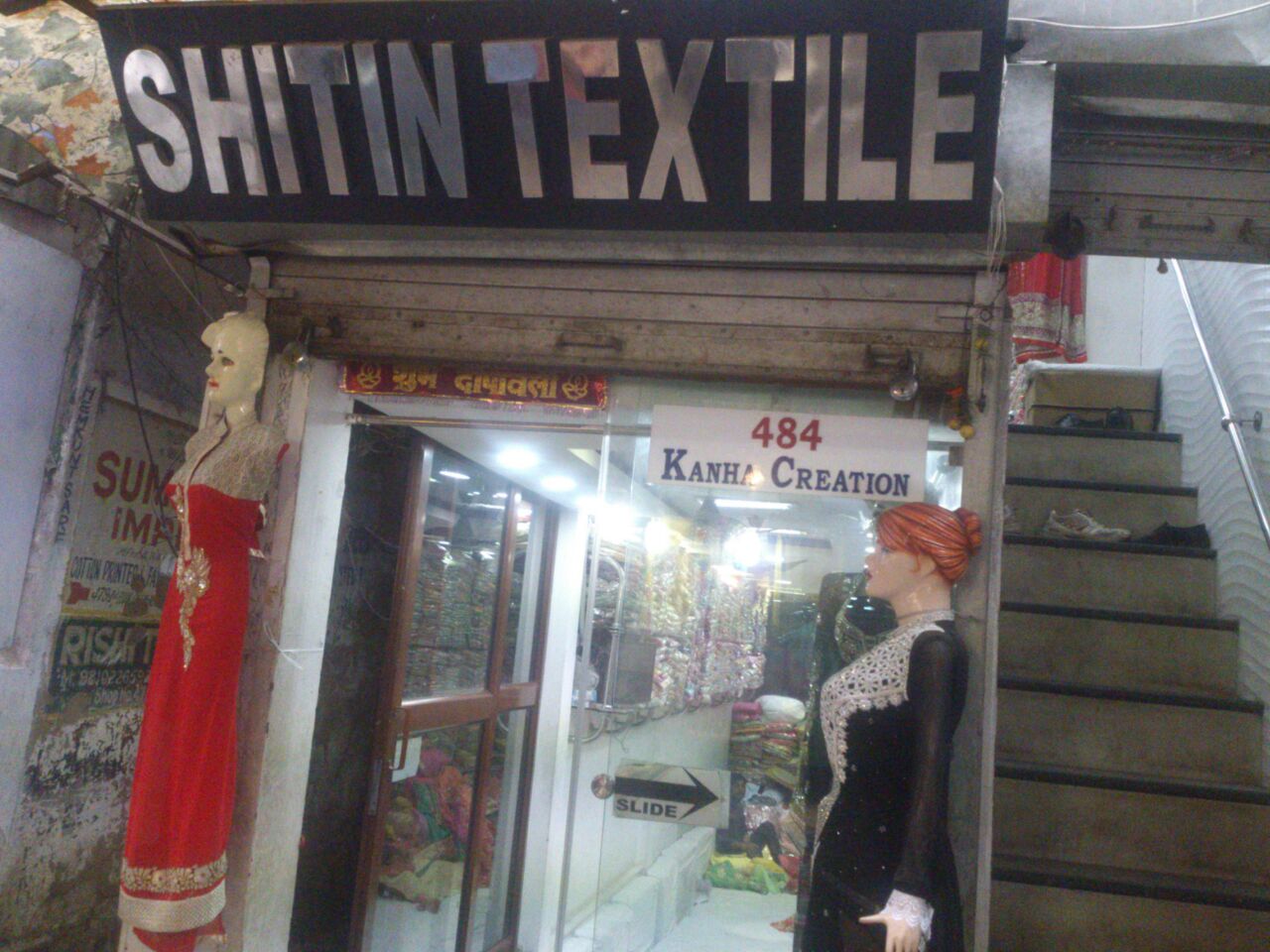Discounts in Chandani Chowk, New Delhi on ApparelsTrendy CollectionClothing ShopReadymade