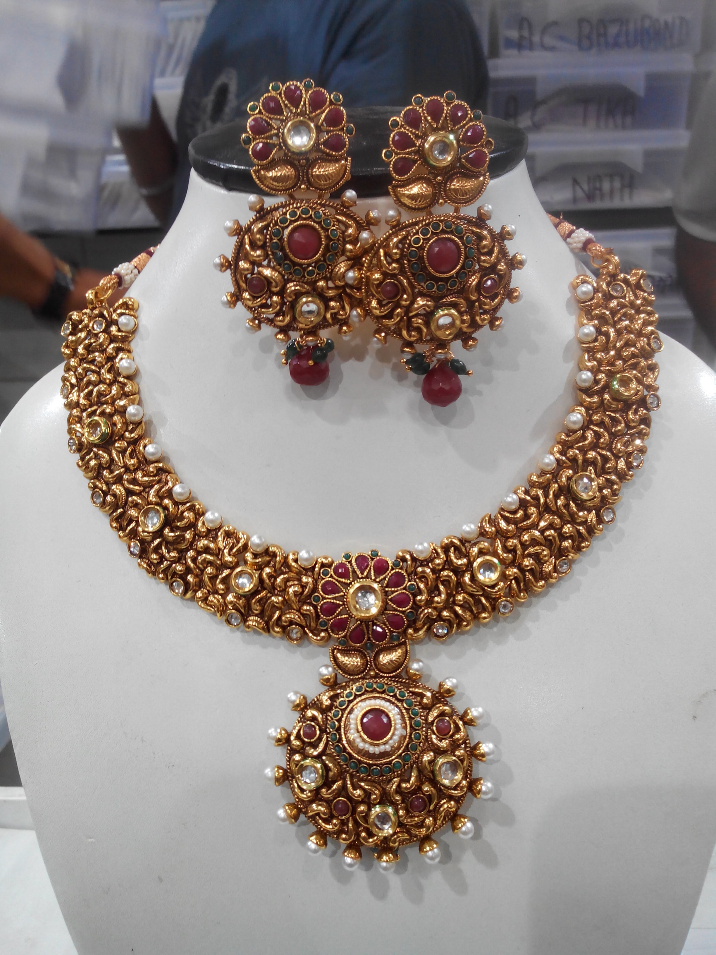 Deals & Discount in Sadar Bazar, Delhi on Wholesale Fashion Bridal