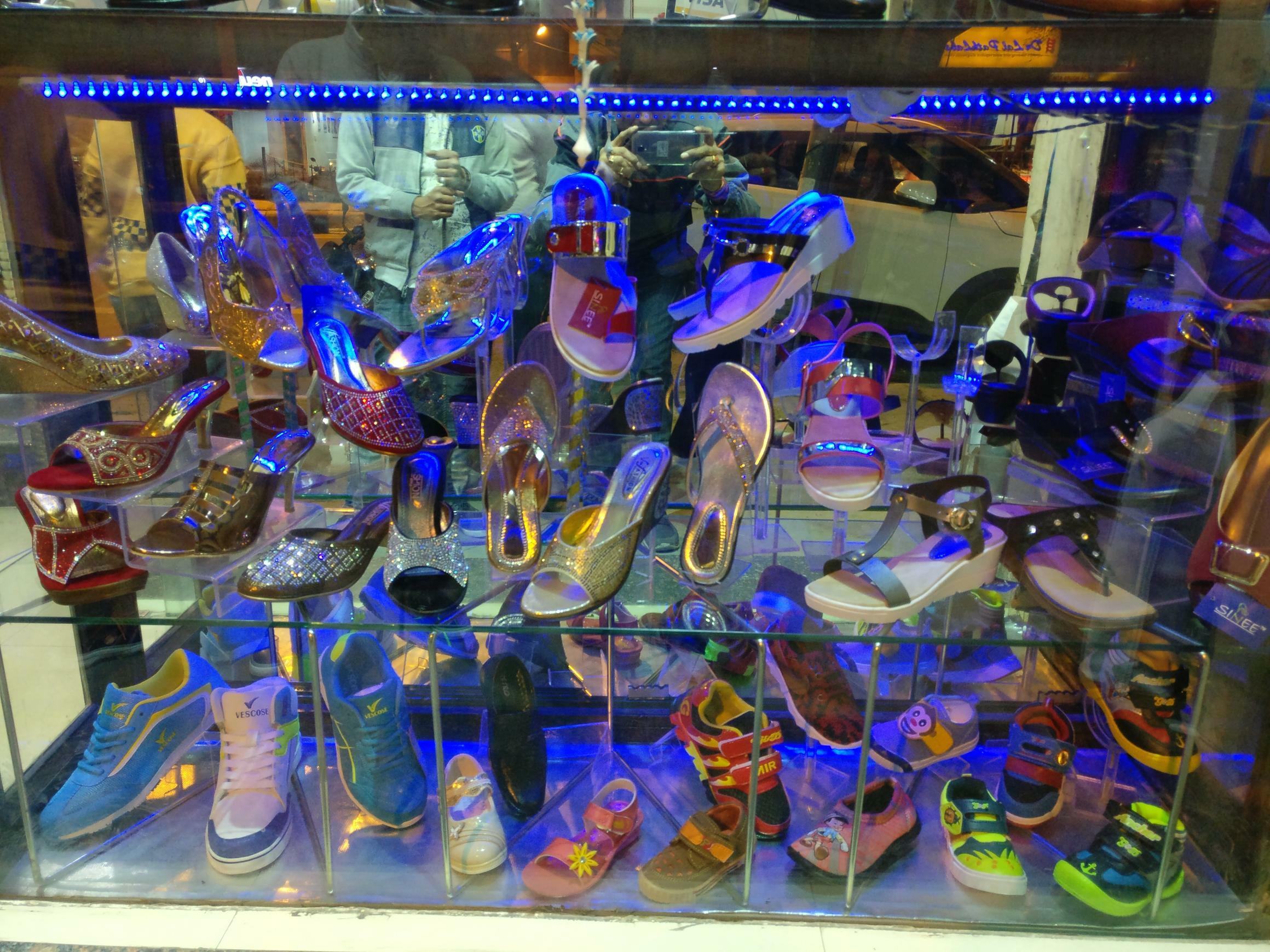 Deals & Discounts in Shahdra, Delhi on Men’s & Women’s Footwear, Gents