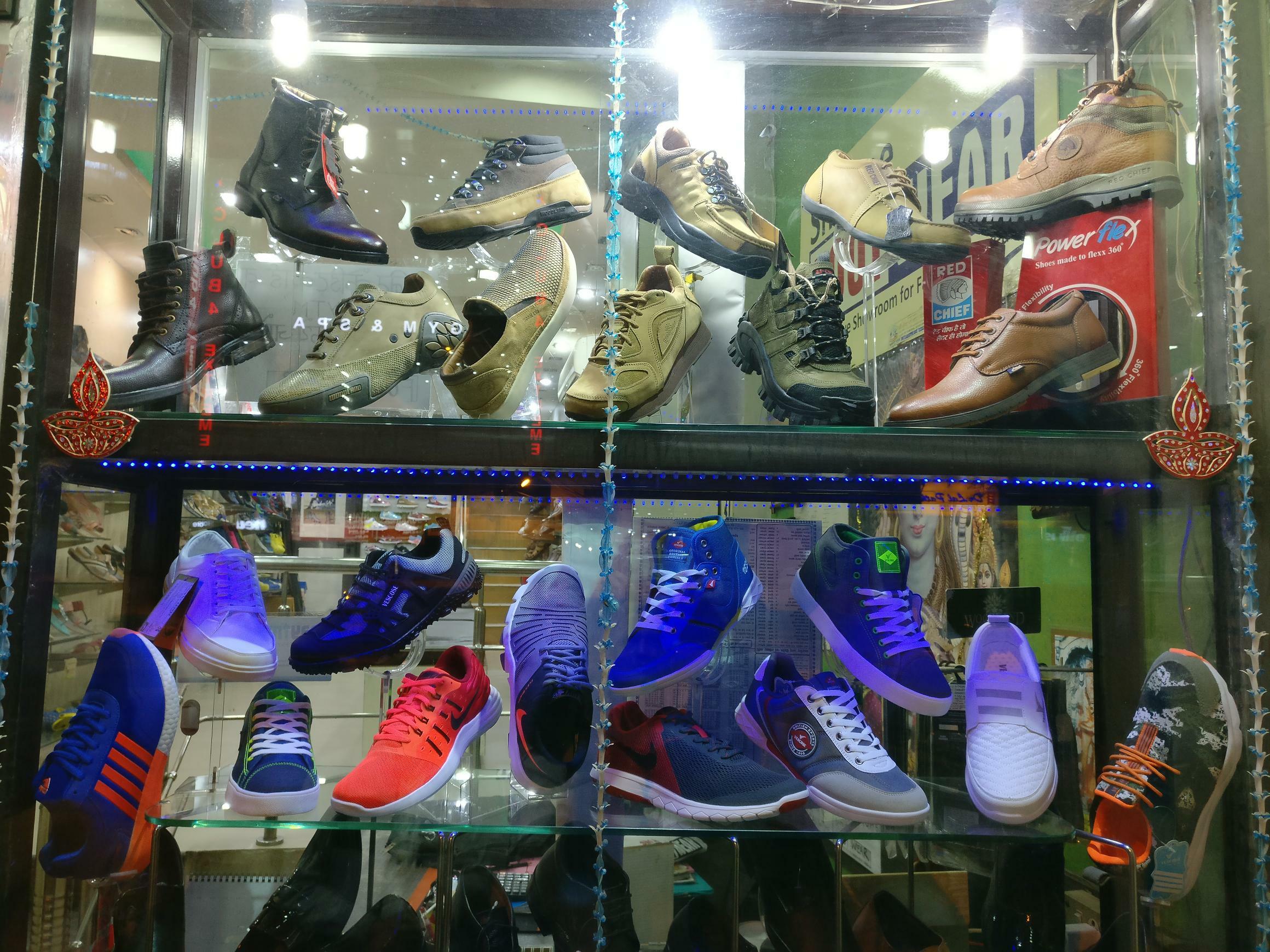 Deals & Discounts in Shahdra, Delhi on Men’s & Women’s Footwear, Gents