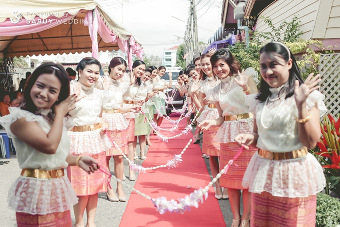 เพื่อนเจ้าสาว,ชุดเพื่อนเจ้าสาว,งานหมั้น,ประตูเงินประตูทอง รีวิวงานแต่งย้อนวัย ตามสไตล์คู่รักวัยเรียน