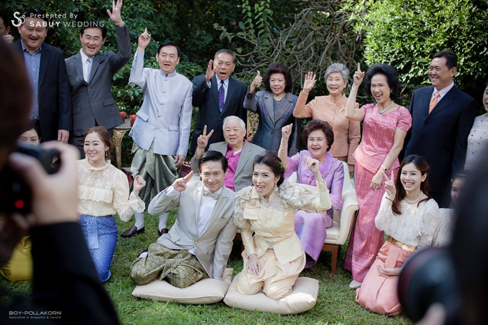 งานหมั้น,ชุดหมั้น,พิธีหมั้น,บ่าวสาว,ครอบครัวบ่าวสาว,งานแต่ง outdoor รีวิวงานแต่ง พิธีไทยในธีมสีเบจ @บ้าน ม.ร.ว.คึกฤทธิ์