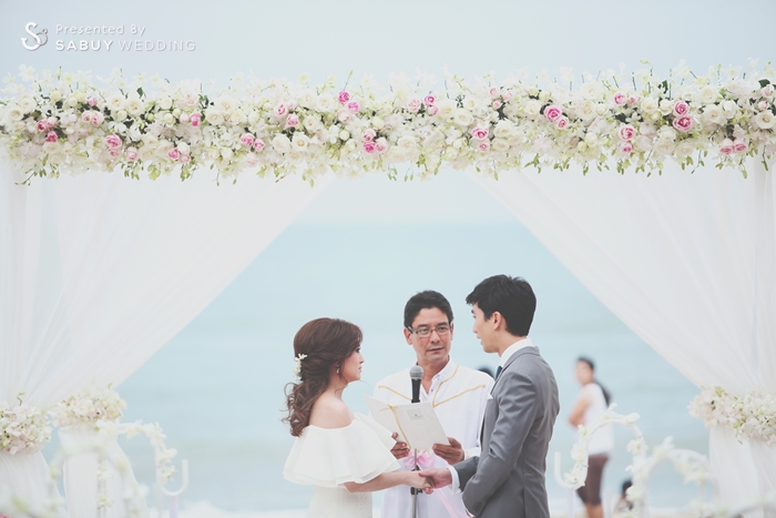 พิธีแต่งงาน,บ่าวสาว,ชุดบ่าวสาว,งานแต่งริมทะเล,งานแต่ง outdoor,จัดดอกไม้งานแต่ง รีวิวงานแต่ง พิธีไทยจัดเต็ม ปาร์ตี้ริมทะเลหัวหินสบายๆ