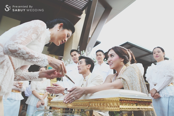 พิธีหมั้น,งานหมั้น,ชุดหมั้น,ชุดไทย,เพื่อนเจ้าสาว,เพื่อนเจ้าบ่าว,พิธีหลั่งน้ำสังข์ รีวิวงานแต่ง พิธีไทยจัดเต็ม ปาร์ตี้ริมทะเลหัวหินสบายๆ