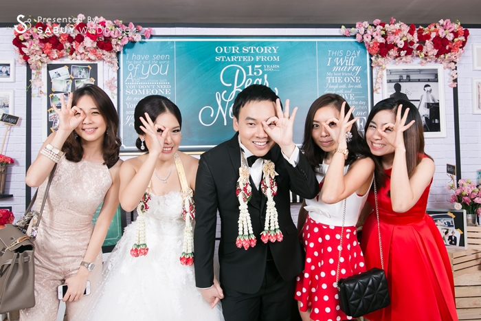 บ่าวสาว,ชุดบ่าวสาว,ชุดเจ้าสาว,ชุดเจ้าบ่าว,เพื่อนเจ้าสาว,backdrop งานแต่ง,ตกแต่งงานแต่ง,จัดดอกไม้งานแต่ง รีวิวงานแต่งย้อนวัย ตามสไตล์คู่รักวัยเรียน