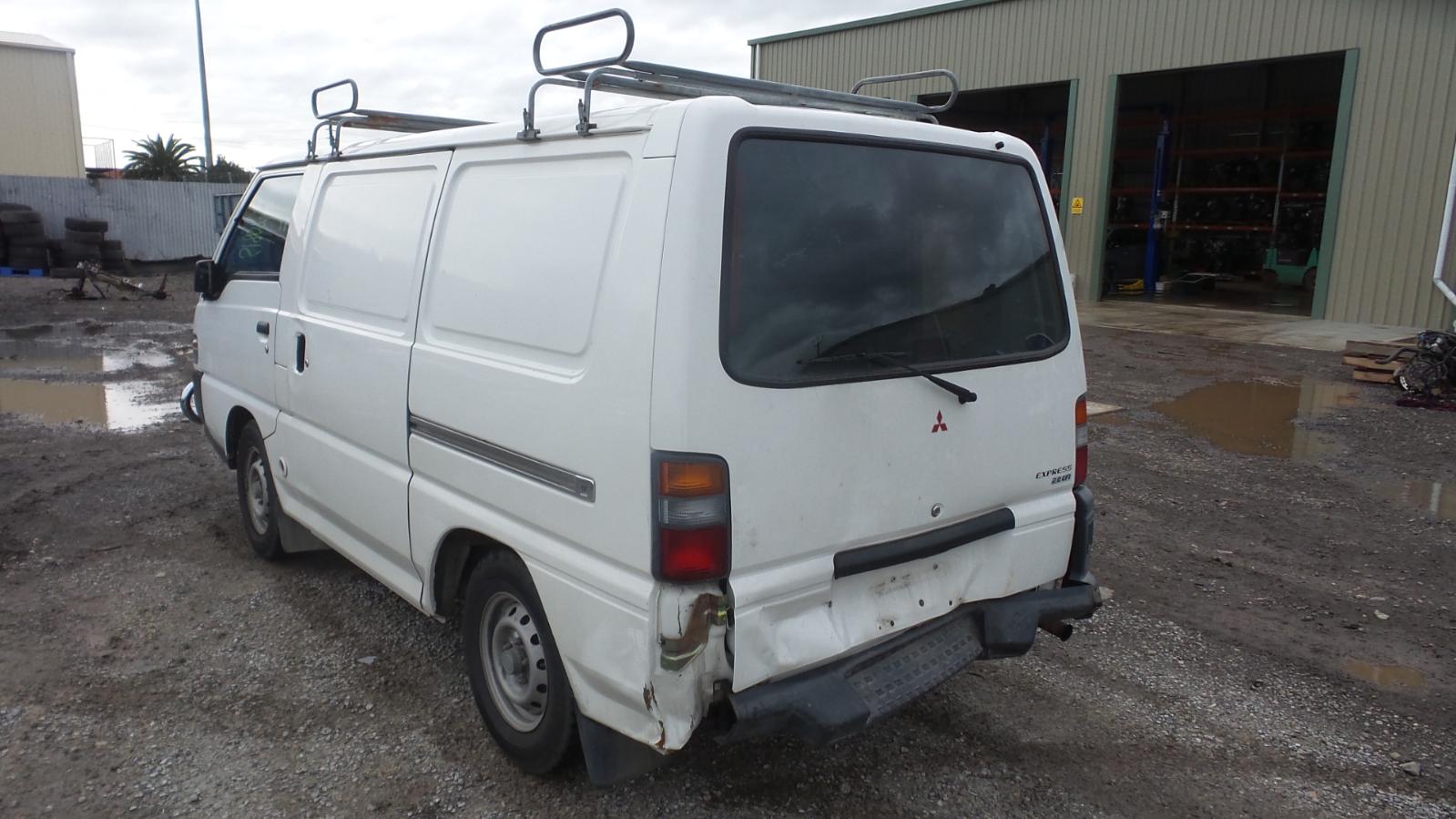 MITSUBISHI L300 FUSE BOX UNDER DASH SJ SK