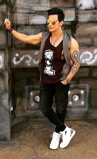 black joggers white shoes