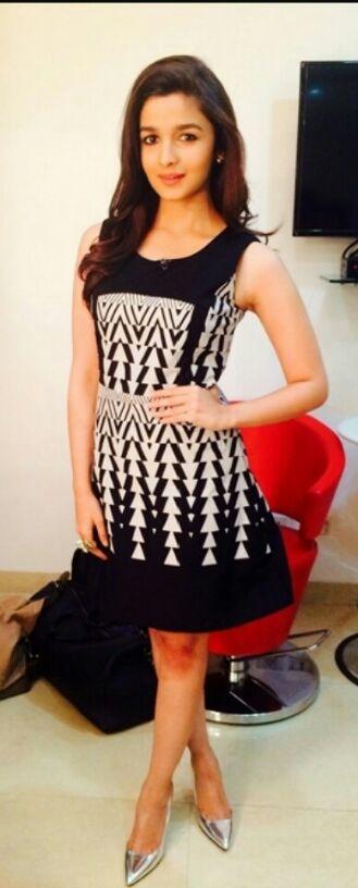 alia bhatt black and white dress