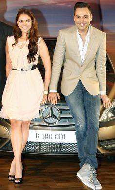 beige blazer with jeans