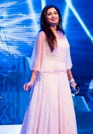 shreya ghoshal anarkali dresses