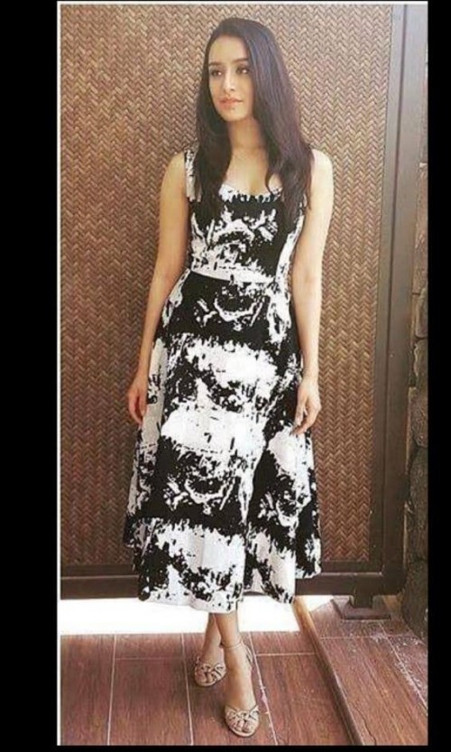 sneakers work outfit