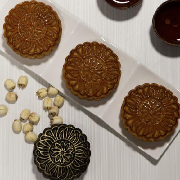 *Exclusive MOF Mooncake*