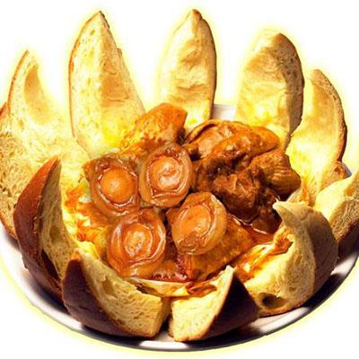 GOLDEN PILLOW ABALONE CURRY CHICKEN BUN 金枕头咖喱鲍鱼面包鸡