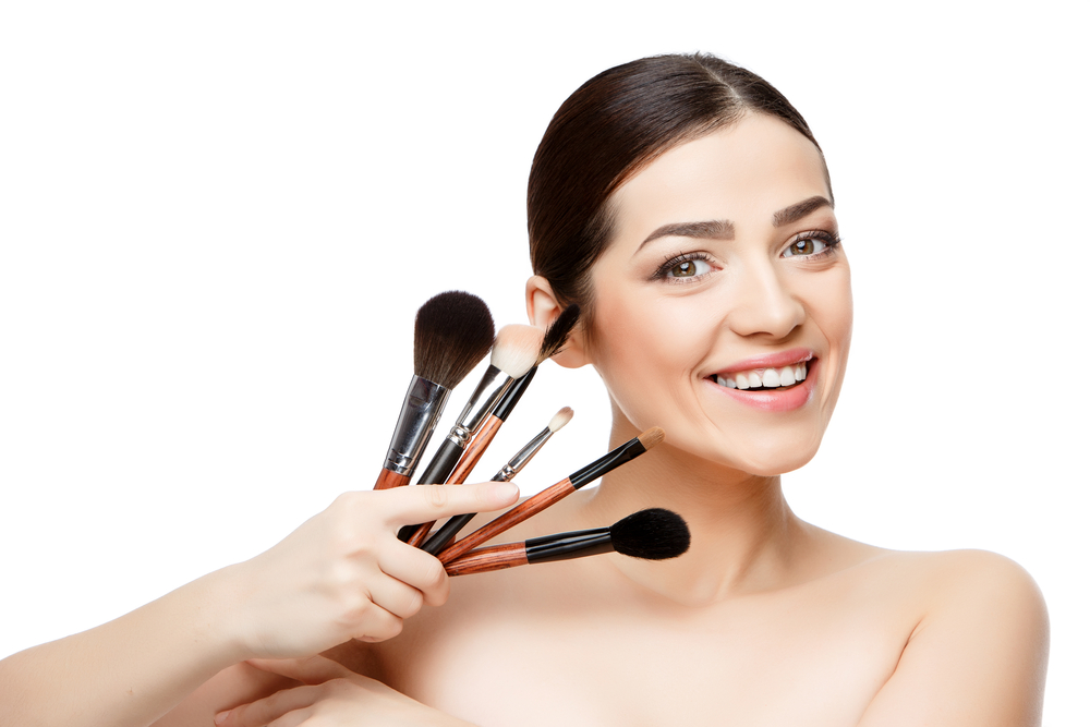 7 kuas makeup wajah yang perlu dimiliki 7 kuas makeup wajah yang perlu dimiliki
