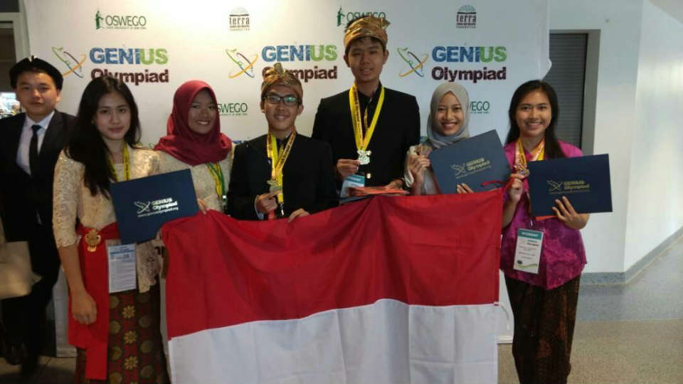 dua pelajar Indonesia berhasil meraih medali emas dalam olimpiade sains Genius Olympiad 2017