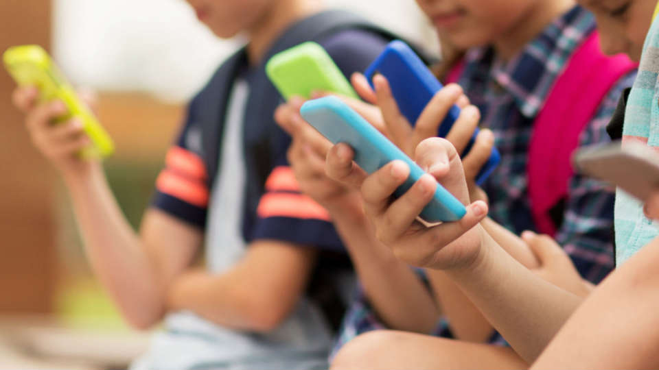panduan bagi orang tua untuk mengenali tanda kecanduan gadget pada anak