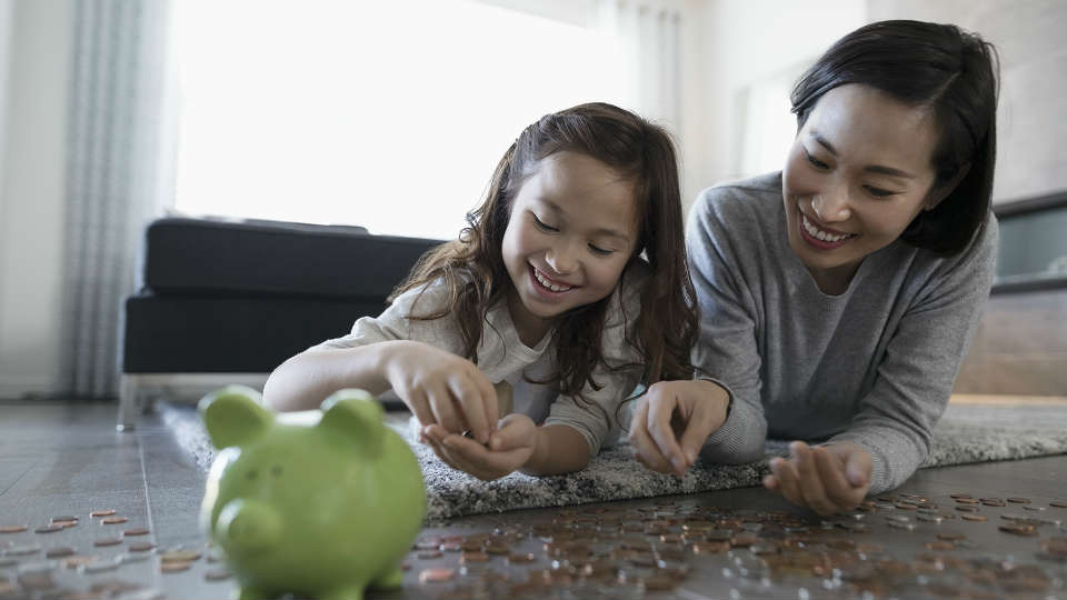 dapatkan tips mengajarkan anak mengatur uang saku