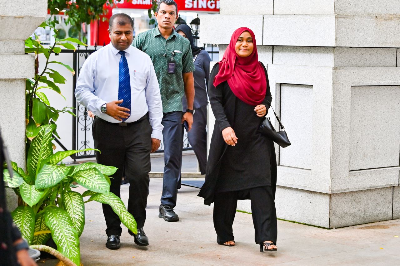 ދޮންބަންޑާރައިންގެ އާކައިވް، ރައީސްގެ އަނބިކަނބަލުން ހުޅުއްވައިދެއްވުން