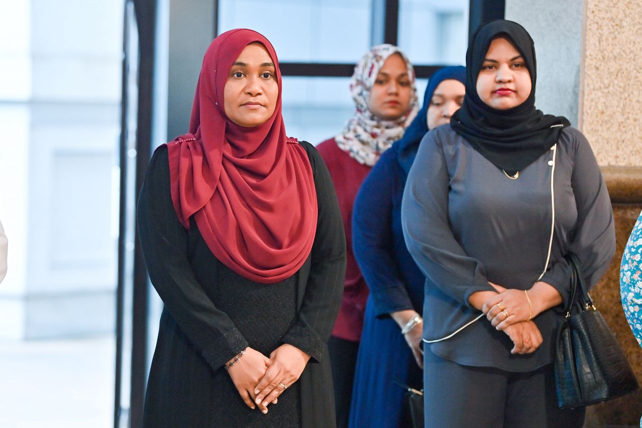 ދޮންބަންޑާރައިންގެ އާކައިވް، ރައީސްގެ އަނބިކަނބަލުން ހުޅުއްވައިދެއްވުން