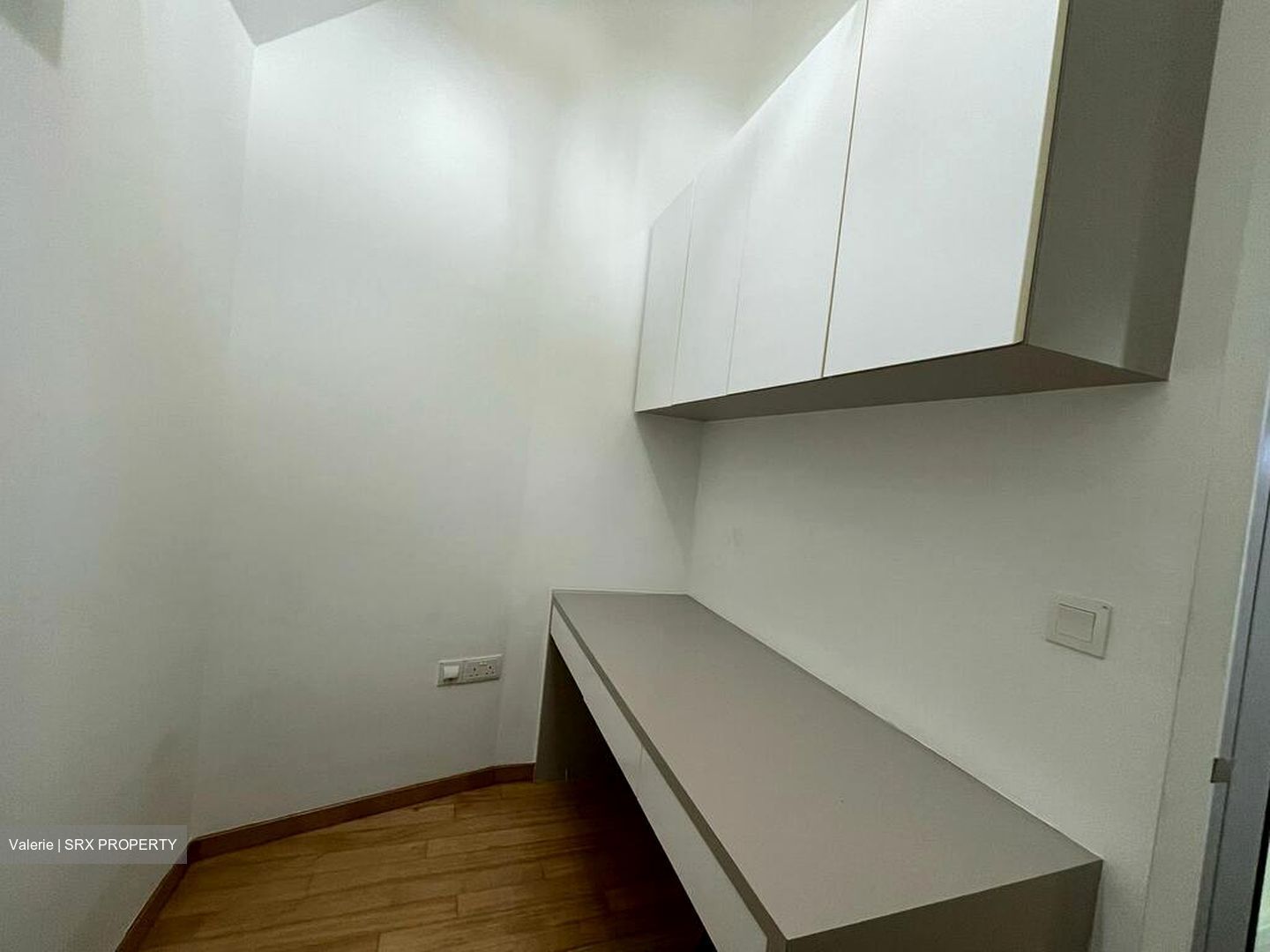 Curated visual reference: Fresh Look at Urban Lofts D8 Apartment
