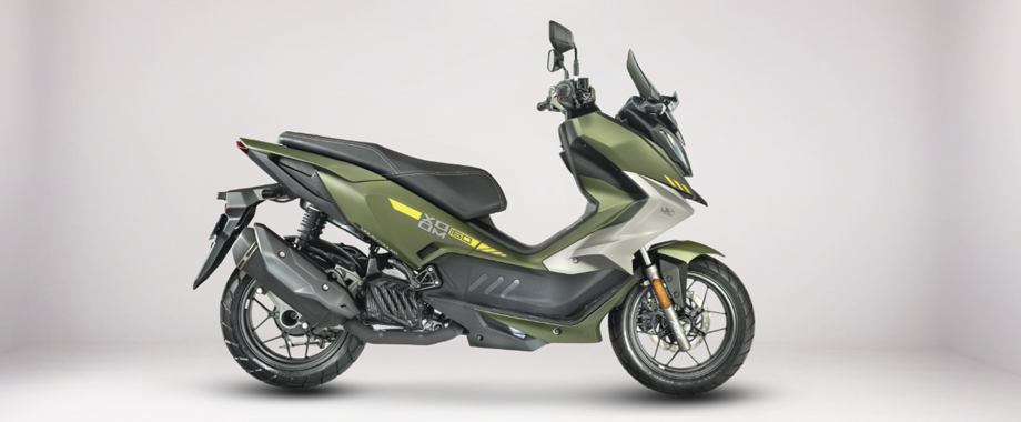 Hero XOOM 160 2025 Scooter  at Mumbai in Fortpoint Hero