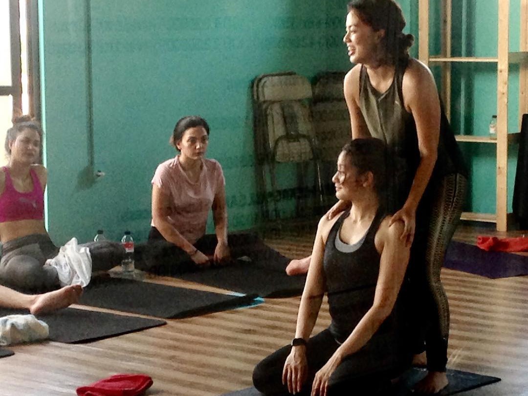 Evening Flow Yoga with Singing Bowl (women Only) - In Studio