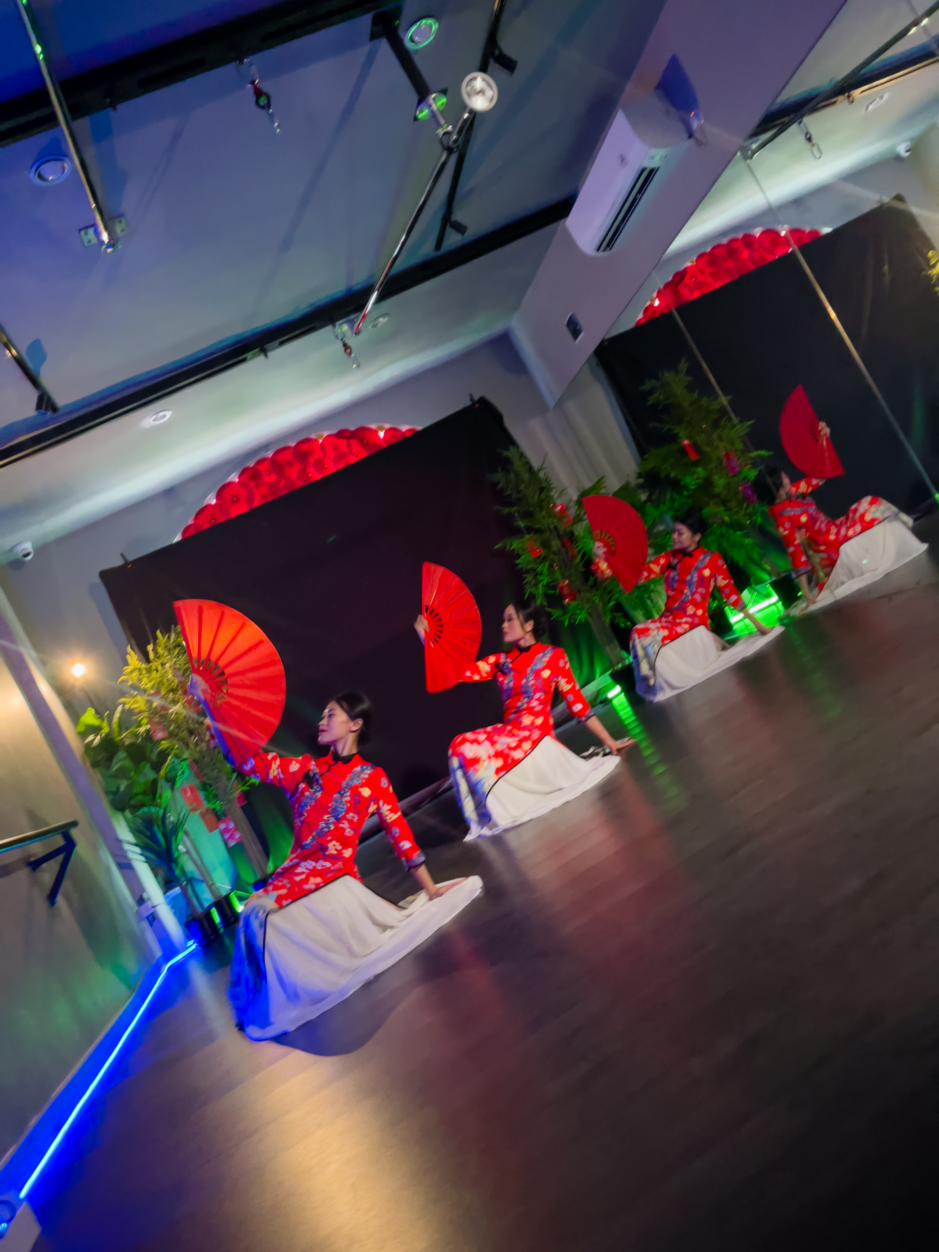 Traditional dance - in Studio