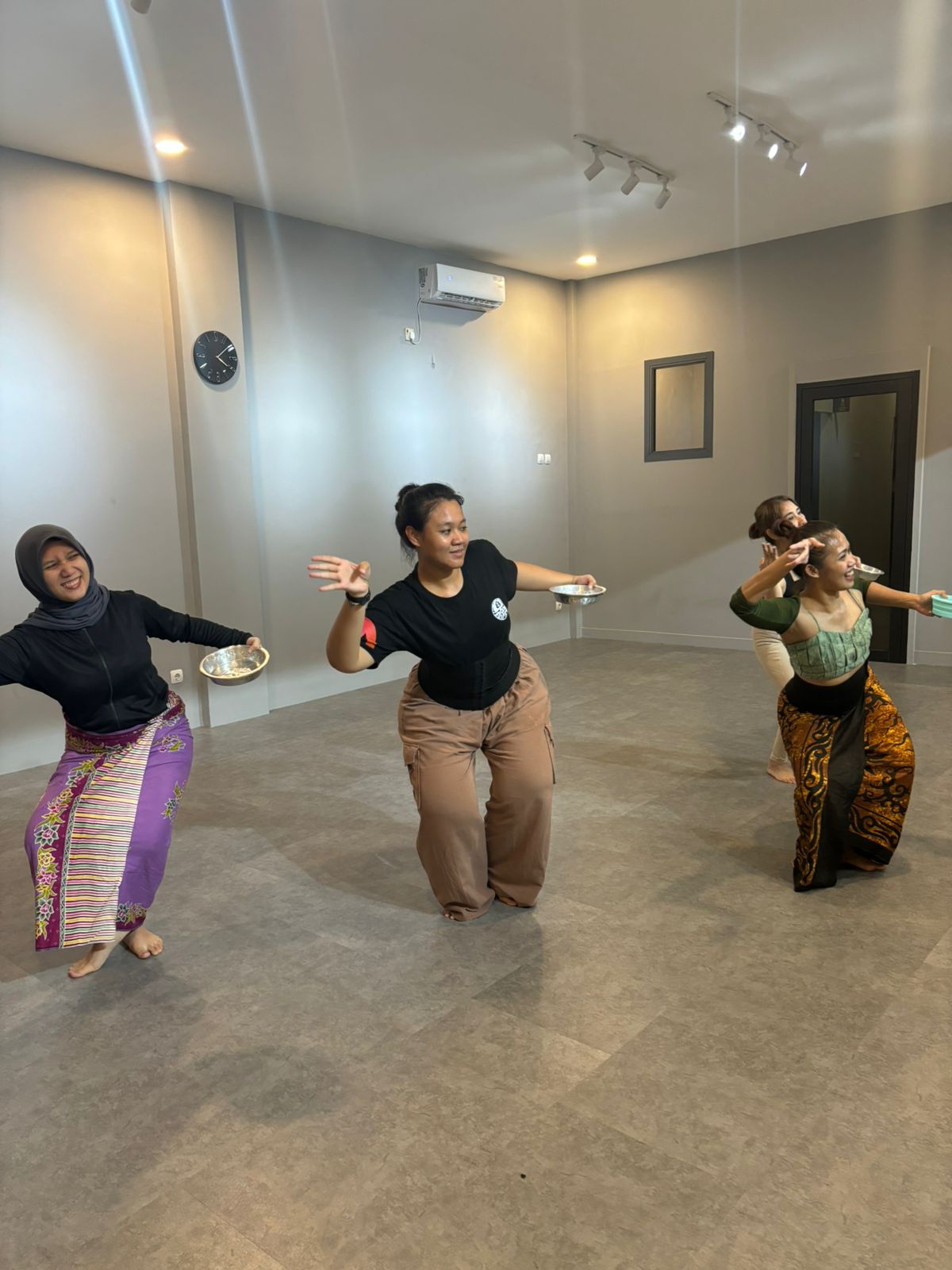 Basic Balinese Dance