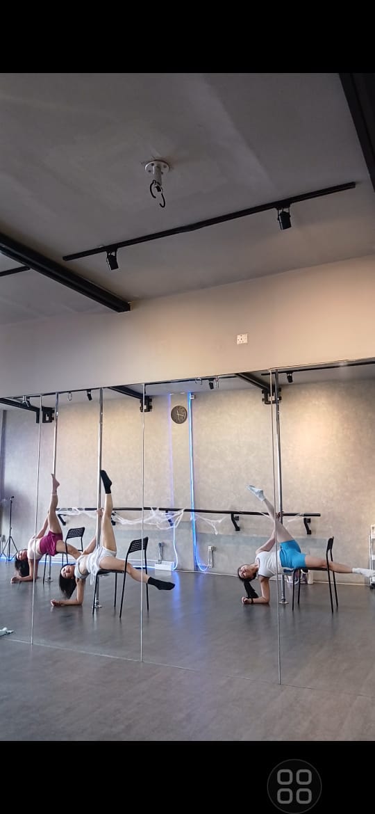 Pole chair - in studio