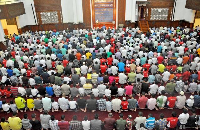 ޖަނަވަރީ 23، 20145: މި އަހަރުގެ، ރާއްޖެ އިސްލާމް ވި ދުވަހުގެ ފަތިސް ނަމާދު؛ މި ނަމާދުގައި، އެޑިއުކޭޝަން މިނިސްޓްރީގެ އިންތިޒާމުގެ ދަށުން، ގިނަ އަދަދެއްގެ ސްކޫލް ކުދިން ވަނީ ބައިވެރިވެފައި -- ސަންފޮޓޯ/ އަލީ ނަސީރު