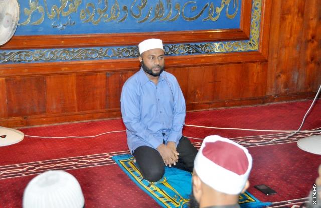 ޖަނަވަރީ 23، 20145: މި އަހަރުގެ، ރާއްޖެ އިސްލާމް ވި ދުވަހުގެ ފަތިސް ނަމާދު؛ މި ނަމާދުގައި، އެޑިއުކޭޝަން މިނިސްޓްރީގެ އިންތިޒާމުގެ ދަށުން، ގިނަ އަދަދެއްގެ ސްކޫލް ކުދިން ވަނީ ބައިވެރިވެފައި -- ސަންފޮޓޯ/ އަލީ ނަސީރު