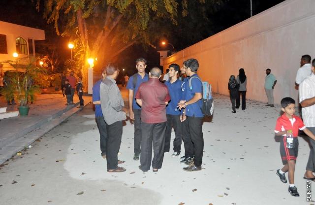 ޖަނަވަރީ 23، 20145: މި އަހަރުގެ، ރާއްޖެ އިސްލާމް ވި ދުވަހުގެ ފަތިސް ނަމާދު؛ މި ނަމާދުގައި، އެޑިއުކޭޝަން މިނިސްޓްރީގެ އިންތިޒާމުގެ ދަށުން، ގިނަ އަދަދެއްގެ ސްކޫލް ކުދިން ވަނީ ބައިވެރިވެފައި -- ސަންފޮޓޯ/ އަލީ ނަސީރު