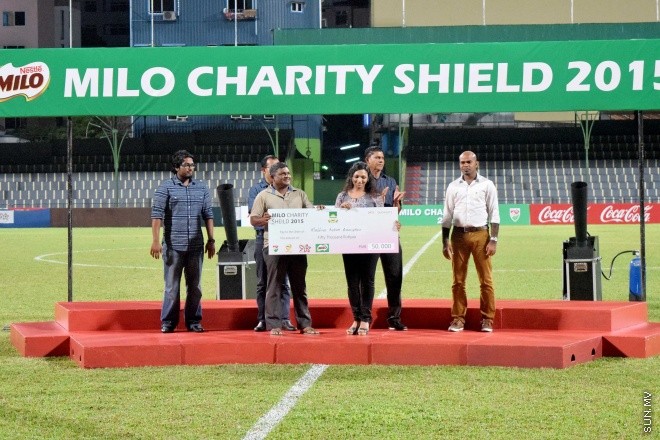 އޭޕްރިލް 6، 2015: ފުޓުބޯޅަ ސީސަން ހުޅުވުމުގެ ގޮތުން ކޮންމެ އަހަރަކުވެސ ބާއްވަމުން އަންނަ ޗެރިޓީ ޝިލްޑް މެޗުގެ ތެރެއިން: ނިއުރޭޑިއަންޓްގެ މައްޗަށް 0-2 އިން ކުރި ހޯދާ، މިއަހަރުގެ ޗެރިޓީ ޝިލްޑް ކާމިޔާބު ކުރީ މާޒިޔާ -- ސަންފޮޓޯ/ އަލީ ނަސީރު