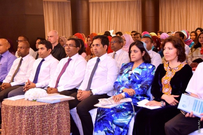 
އޭޕްރީލް 14، 2015: ދުނިޔޭގެ ސިއްހަތު ދުވަސް ފާހަގަ ކުރުމަށް ހޮޓެލް ޖެންގައި ބޭއްވި ޖަލްސާގެ ތެރެއިން -- ސަން ފޮޓޯ/ އަލީ ނަސީރު