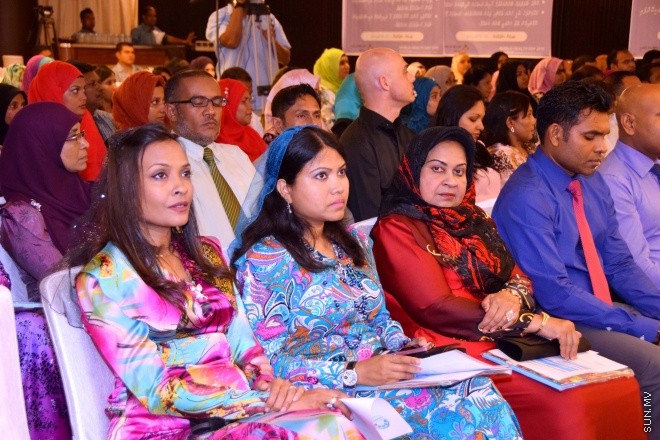 
އޭޕްރީލް 14، 2015: ދުނިޔޭގެ ސިއްހަތު ދުވަސް ފާހަގަ ކުރުމަށް ހޮޓެލް ޖެންގައި ބޭއްވި ޖަލްސާގެ ތެރެއިން -- ސަން ފޮޓޯ/ އަލީ ނަސީރު