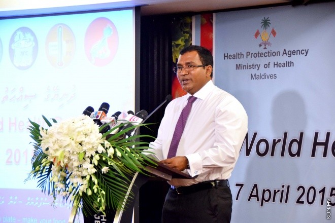 
އޭޕްރީލް 14، 2015: ދުނިޔޭގެ ސިއްހަތު ދުވަސް ފާހަގަ ކުރުމަށް ހޮޓެލް ޖެންގައި ބޭއްވި ޖަލްސާގެ ތެރެއިން -- ސަން ފޮޓޯ/ އަލީ ނަސީރު