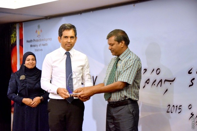 
އޭޕްރީލް 14، 2015: ދުނިޔޭގެ ސިއްހަތު ދުވަސް ފާހަގަ ކުރުމަށް ހޮޓެލް ޖެންގައި ބޭއްވި ޖަލްސާގެ ތެރެއިން -- ސަން ފޮޓޯ/ އަލީ ނަސީރު