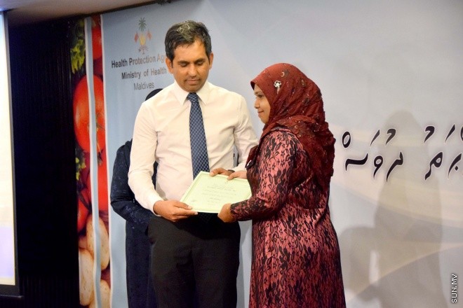 
އޭޕްރީލް 14، 2015: ދުނިޔޭގެ ސިއްހަތު ދުވަސް ފާހަގަ ކުރުމަށް ހޮޓެލް ޖެންގައި ބޭއްވި ޖަލްސާގެ ތެރެއިން -- ސަން ފޮޓޯ/ އަލީ ނަސީރު