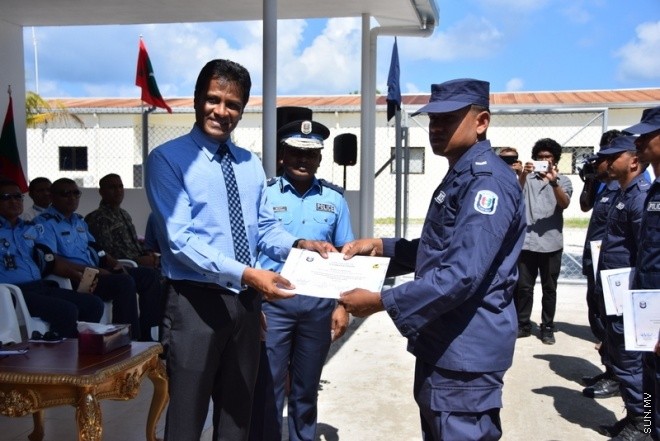 އޭޕްރިލް 23، 2015: ފާރަ ގެމަ ޓްރޭނިންގް ޕްރޮގްރާމުގެ ސެޓްފިކެޓް ހަވާލު ކުރުމުގެ ތެރެއިން --- ސަން ފޮޓޯ/ ޔޫސުފް ސޮފްވާން