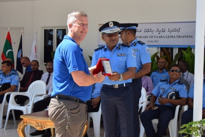 އޭޕްރިލް 23، 2015: ފާރަ ގެމަ ޓްރޭނިންގް ޕްރޮގްރާމުގެ ސެޓްފިކެޓް ހަވާލު ކުރުމުގެ ތެރެއިން --- ސަން ފޮޓޯ/ ޔޫސުފް ސޮފްވާން