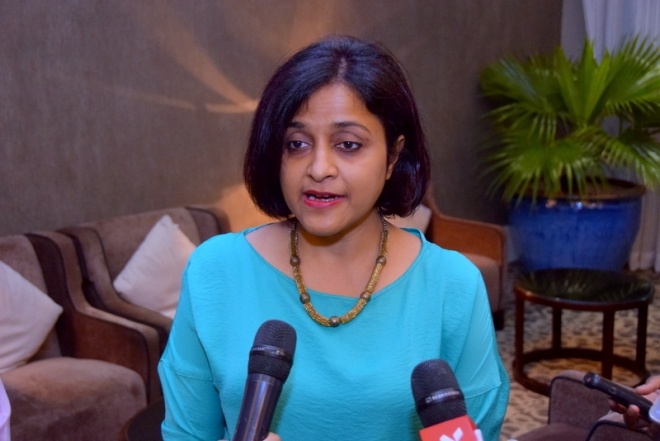 އެޕްރީލް، 29، 2015: ނޭޕާލުގައި ތިބި ދިވެހިން މާލެ އައުން --- ސަން ފޮޓޯ/ ޔޫސުފް ސޮފްވާން
