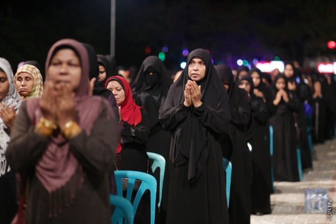 މެއި 8، 2015: "އިލާހީ ކޯފާއަށް ބިރުވެތިވޭ" ނަމުގައި ކާނިވާ ސަރަހައްދުގައި އައްޝައިހް އިލްޔާސް ޙުސައިން ދެއްވި ދަރުސްގެ ތެރެއިން -- ސަން ފޮޓޯ/ ފަޔާޒު މޫސާ