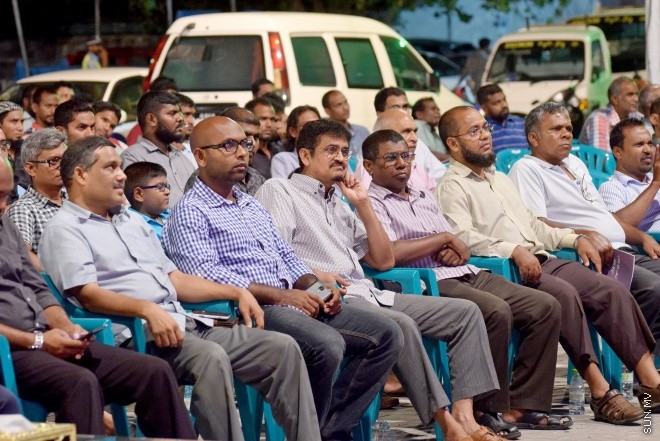މޭ 15، 2015: "ދަ މެސެޖް" ގެ ނަމުގައި، އިސްލާމިކް މިނިސްޓްރީއިން އިންތިޒާމު ކޮށްގެން ކުރިއަށް ގެންދާ ދަރުސްތަކުގެ ތެރެއިން، ލަންކާގެ މަޝްހޫރު ދީނީ އިލްމުވެރިޔާ ފާޒިލް ފާރޫގު ދެއްވި ދަރުސްގެ ތެރެއިން &ndash; ސަންފޮޓޯ / އަލީ ނަސީރު
