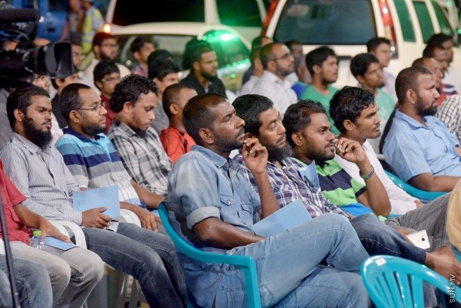 މޭ 15، 2015: "ދަ މެސެޖް" ގެ ނަމުގައި، އިސްލާމިކް މިނިސްޓްރީއިން އިންތިޒާމު ކޮށްގެން ކުރިއަށް ގެންދާ ދަރުސްތަކުގެ ތެރެއިން، ލަންކާގެ މަޝްހޫރު ދީނީ އިލްމުވެރިޔާ ފާޒިލް ފާރޫގު ދެއްވި ދަރުސްގެ ތެރެއިން &ndash; ސަންފޮޓޯ / އަލީ ނަސީރު