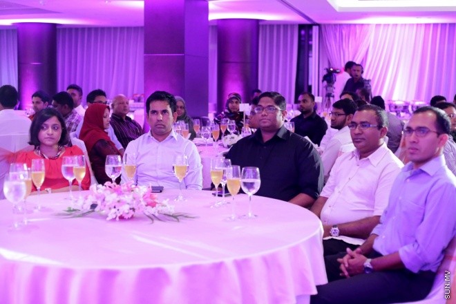މެއި 17، 2015: ވިޔަފާރިތަކަަށް އެހީތެރިވެދިނުމުގެ ގޮތުން ރާއްޖޭގެ ހަތް ސަރަހައްދެއްގައި އެންޓަޕްރައިސް ޑިވެލޮޕްމެންޓް ސެންޓަރުތަކެއް ގާއިމުކުުރުމުގެ މަޝްރޫއު އިފްތިތާހުކުރުމަށް ބޭއްވި ރަސްމިއްޔާތުގެ ތެރެއިން -- ސަން ފޮޓޯ/ފަޔާޒު މޫސާމެއި 17، 2015: ވިޔަފާރިތަކަަށް އެހީތެރިވެދިނުމުގެ ގޮތުން ރާއްޖޭގެ ހަތް ސަރަހައްދެއްގައި އެންޓަޕްރައިސް ޑިވެލޮޕްމެންޓް ސެންޓަރުތަކެއް ގާއިމުކުުރުމުގެ މަޝްރޫއު އިފްތިތާހުކުރުމަށް ބޭއްވި ރަސްމިއްޔާތުގެ ތެރެއިން -- ސަން ފޮޓޯ/ފަޔާޒު މޫސާ