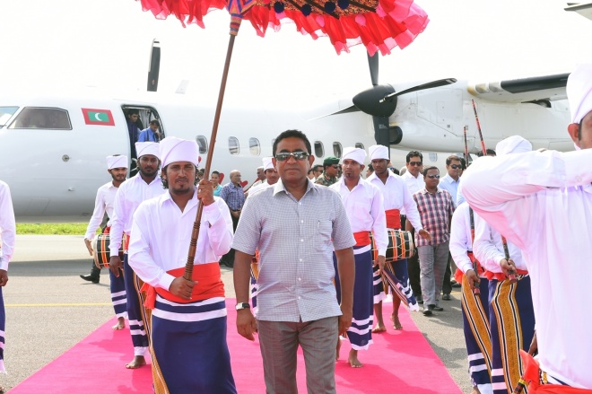 މެއި 28، 2015: ރ. އިފުރު އެއާޕޯޓު ހުޅުވުން: އިފުރު އެއާޕޯޓު ހުޅުއްވައިދެއްވީ ރައީސުލްޖުމްހޫރިއްޔާ އަބްދުﷲ ޔާމީން އަބްދުލް ގައްޔޫމް ----- ފޮޓޯ/ ރައީސް އޮފީސް