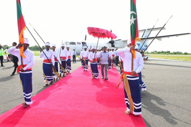 މެއި 28، 2015: ރ. އިފުރު އެއާޕޯޓު ހުޅުވުން: އިފުރު އެއާޕޯޓު ހުޅުއްވައިދެއްވީ ރައީސުލްޖުމްހޫރިއްޔާ އަބްދުﷲ ޔާމީން އަބްދުލް ގައްޔޫމް ----- ފޮޓޯ/ ރައީސް އޮފީސް