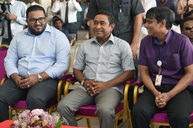 މެއި 28، 2015: ރ. އިފުރު އެއާޕޯޓު ހުޅުވުން: އިފުރު އެއާޕޯޓު ހުޅުއްވައިދެއްވީ ރައީސުލްޖުމްހޫރިއްޔާ އަބްދުﷲ ޔާމީން އަބްދުލް ގައްޔޫމް ----- ފޮޓޯ/ ރައީސް އޮފީސް